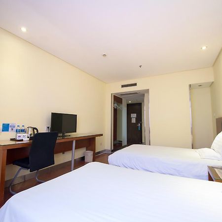Hanting Express Shanghai Lujiazui Minsheng Road Εξωτερικό φωτογραφία