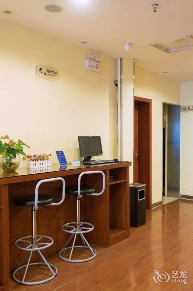 Hanting Express Shanghai Lujiazui Minsheng Road Εξωτερικό φωτογραφία