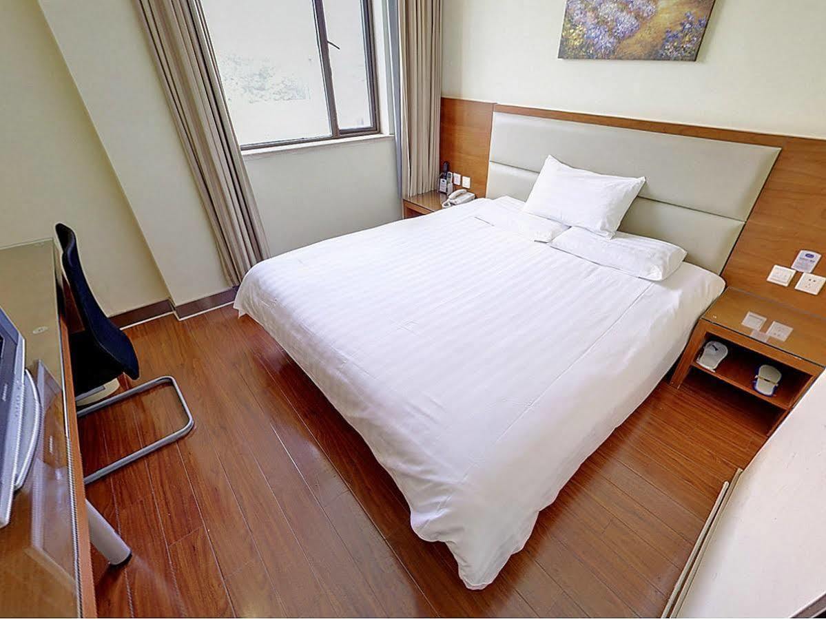 Hanting Express Shanghai Lujiazui Minsheng Road Εξωτερικό φωτογραφία